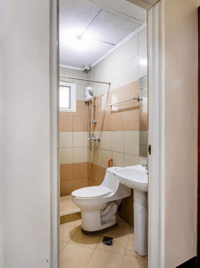 Oyo 831 Casa Maria Hotel Manila Ngoại thất bức ảnh